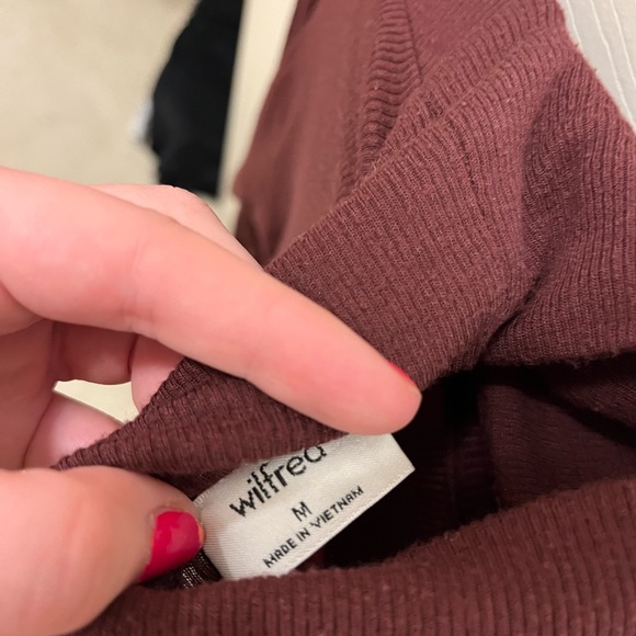 Only Wilfred Free turtle neck from Aritzia - Picture 2 of 2